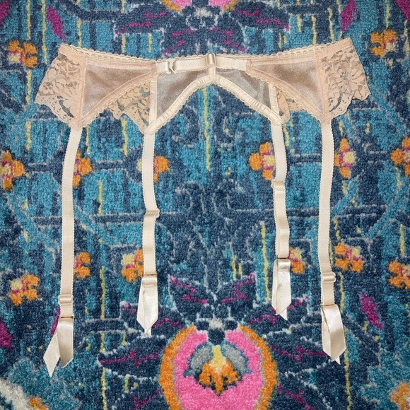 Vintage Garter Belt - Picture 3 of 5